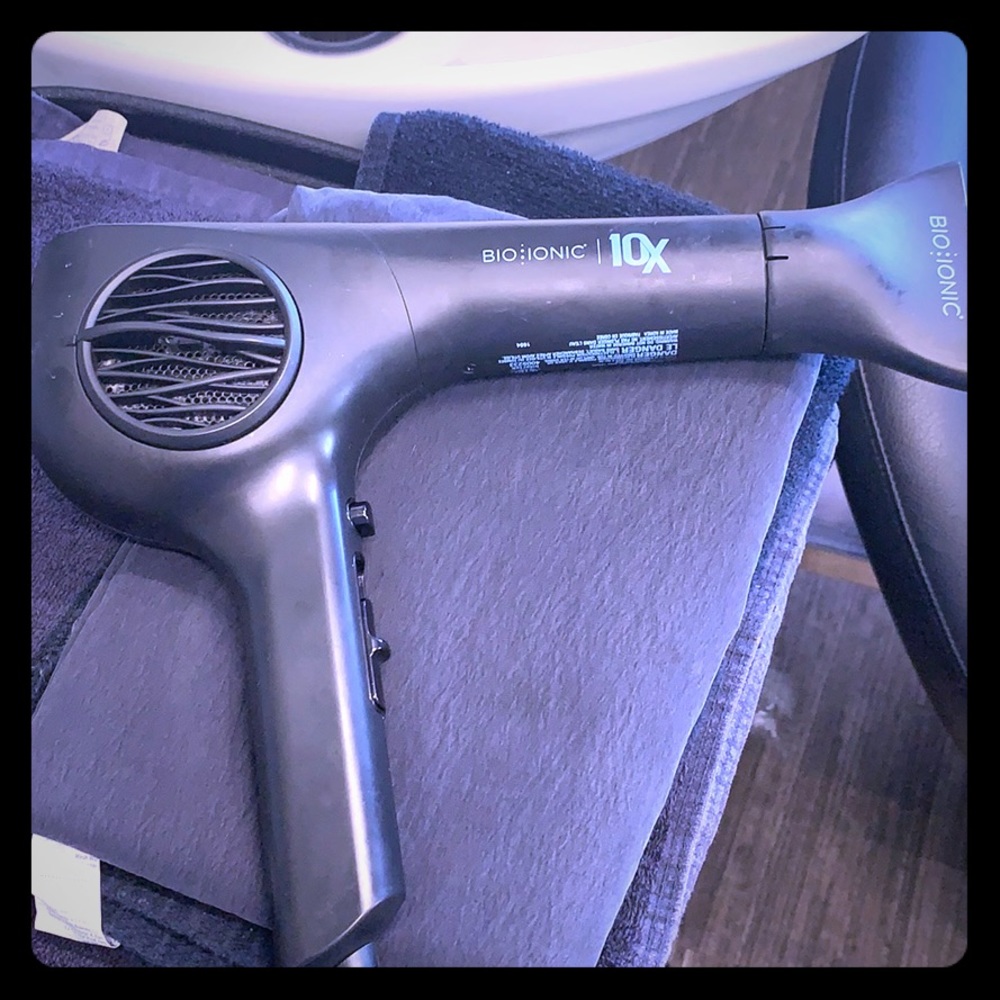 Bio ionic hairdryer
